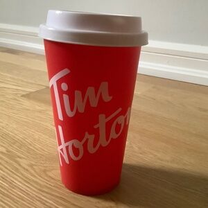Tim Hortons 4 red plastic travel cups and lids